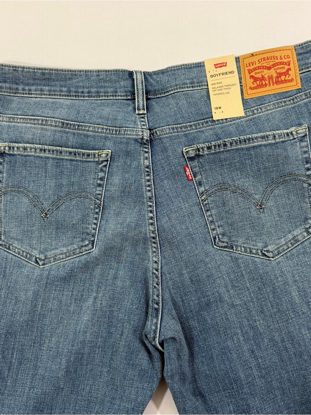 Levi’s Boyfriend Mid Rise Distressed Jeans Plus Size 18W NWT - Picture 4 of 13